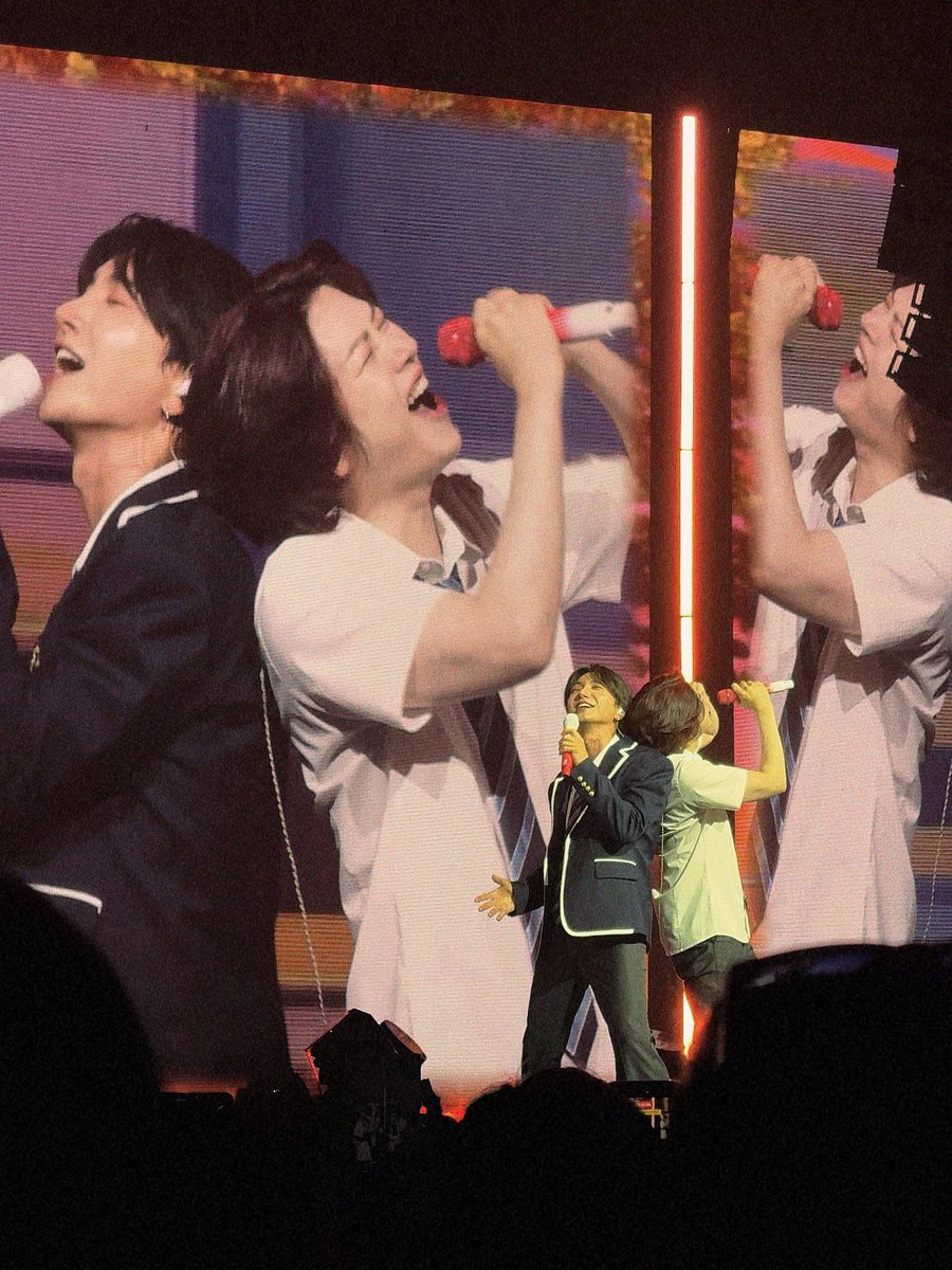 rxpeachj's tweet photo. และสิ่งที่ดีใจมากที่สุดคือ การได้เห็นพี่ทึกหัวเราะอย่างมีความสุข ได้เห็นพี่ฮีในพาร์ทไอดอลอีกครั้ง 83z เติมเต็มกันและกันได้ดีมาก อีทึกที่ตามใจฮีชอลทุกอย่าง และฮีชอลที่คอยกางร่มให้อีทึก ขอบคุณที่สร้างยูนิตนี้ขึ้นมา และขอบคุณที่มีประเทศไทยอยู่ในแผนทัวร์แฟนคอนครั้งนี้ หวังว่าจะมีโอกาสได้ดู 83z ที่ประเทศไทยอีกนะคะ❤️🤍

#SUPERJUNIOR_83z_1983_BKK