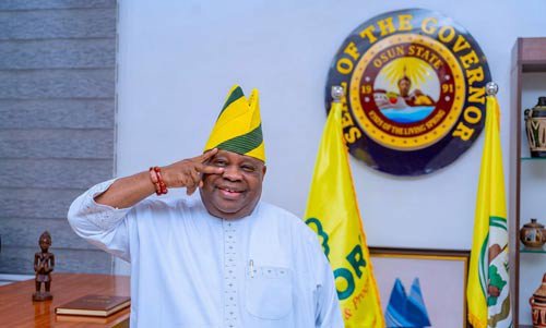 kpomkwemedia's tweet photo. #davido The secret of Davido is in their blood lineage. Blood Speaks.

The Dancing Governor now also the singing Governor  #Osundecide2026 #OsunDecide #osunstate #Governor #AdemolaAdeleke #electionnews 
.
Read more: https://t.co/l2lhp6mJn4 https://t.co/JtG48JBnon