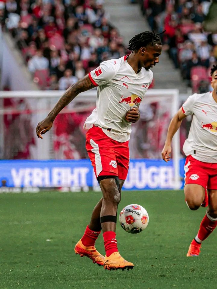 plaisirfoot2's tweet photo. 🚨🇨🇩 FLASH : Ezéchiel Banzuzi accepte finalement de jouer pour la RDC !!!!

D'après le journaliste @Dany_itutu le milieu de terrain du RB Leipzig âgé de 21 ans se rendra ce mardi 18 Août à l'ambassade de la RDC en Belgique pour l'obtention de son passeport congolais. UNE TRÈS BONNE NOUVELLE N'EST-CE PAS ? 🤩✅