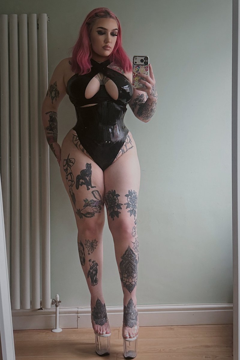 paygoddesslilly's tweet photo. 5’7 but this is giving 6’4 https://t.co/0O7RIBs9RS