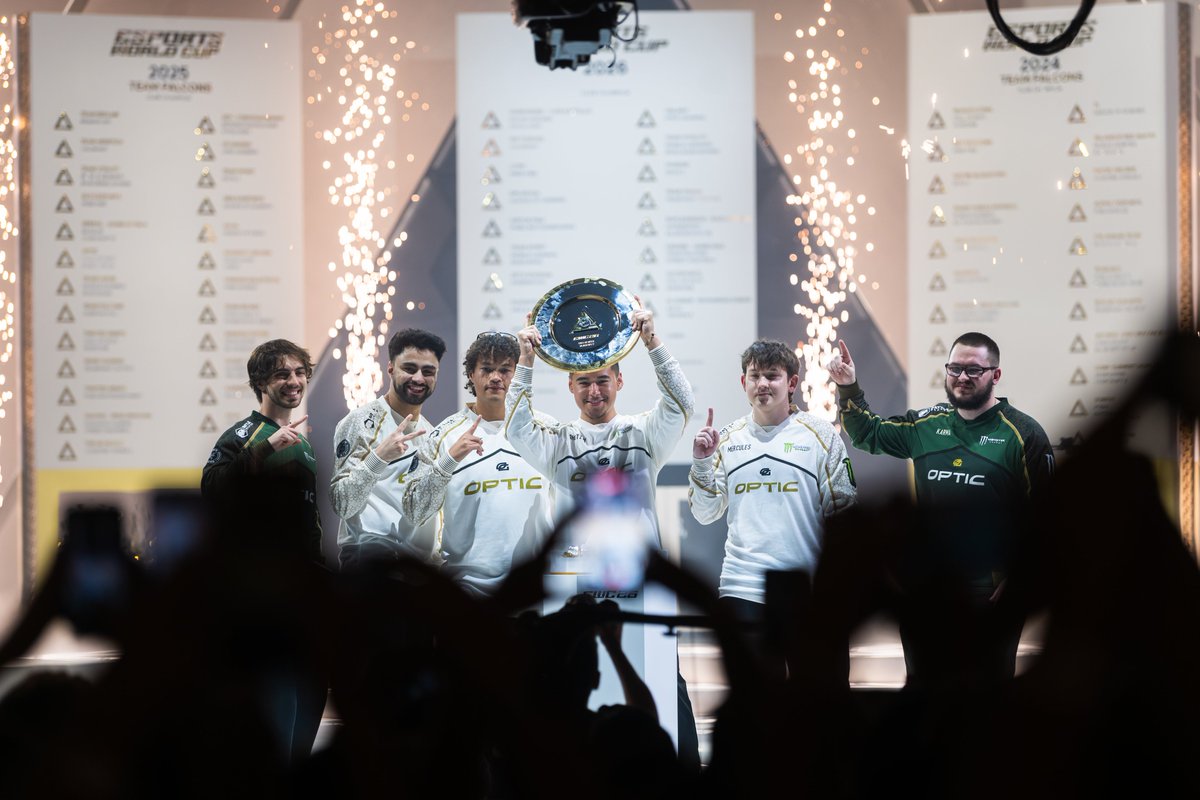OpTic's tweet photo. A week ago, today 🏆 https://t.co/XcTqwceBjx