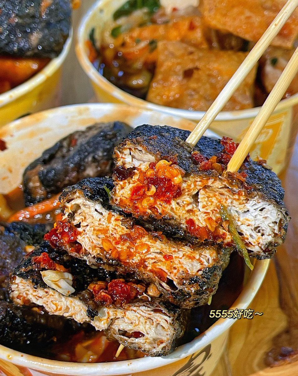 jantdewerd's tweet photo. Late-night snack check: crispy fried stinky tofu with spicy sauce = my 10/10 comfort win , https://t.co/1BD4kbutQ9
