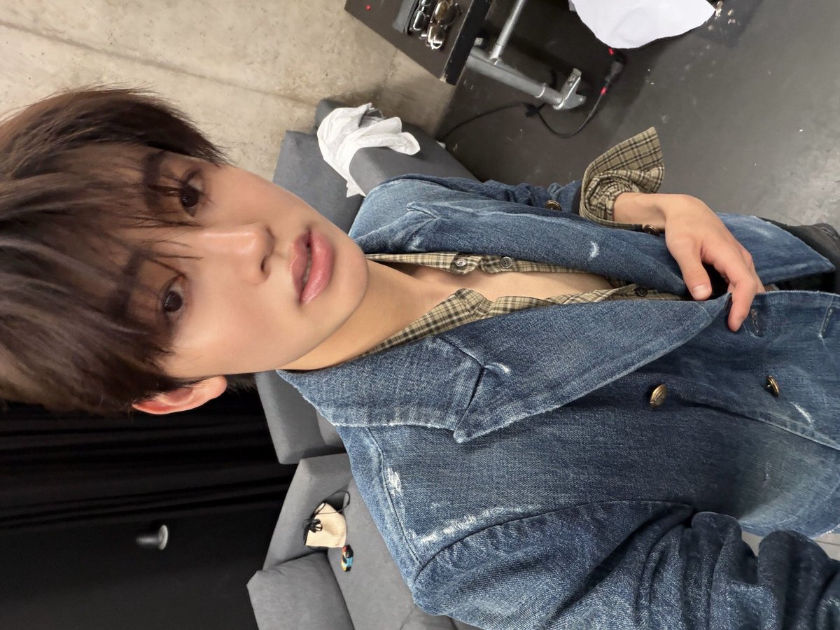 eomseaniee's tweet photo. denim hyeon my favorite genre https://t.co/9UfYxUzmXj