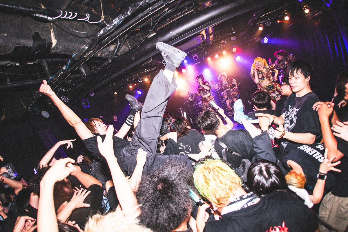 SHIBUYATHEGAME's tweet photo. 【📸ライブレポ📸】
08.16(SUN)
A SHIBUYA THE GAME Rumble Series
『Rumble』round.08
⚡️バッチバチ2MAN GIG!!⚡️
@SHIBUYATHEGAME

<ACT>
マザリ(@mazari_idol)

ご出演いただきありがとうございました🔥

📸@Zig_zag__219249

#Rumble
#ビューマザリ https://t.co/0iKJDcm85U