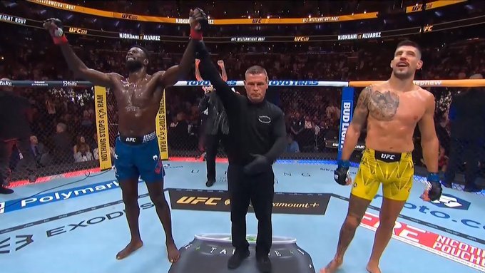 diegopictus's tweet photo. La actuación esta noche de Joel ha sido la más lamentable de su carrera, una falta de respeto a todo el talento que atesora.

Perder contra un tipo como Chidi, sin hacer NADA en toda la pelea y solamente presentándose para cobrar el cheque.

Debe replantearse seriamente su futuro https://t.co/j7udm2x4sT