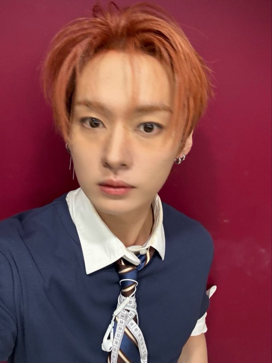 MlNHORIZON's tweet photo. t.leeknowsaurus ig update #leeknow 🧡❤ https://t.co/QuffwMjHCN