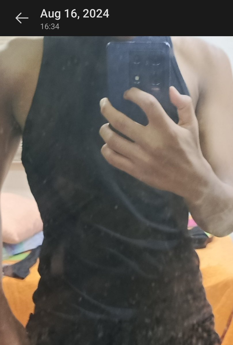External50121's tweet photo. When you realize you've been rocking the same clothes just like the same day 2 years ago https://t.co/VTGHuamOKC