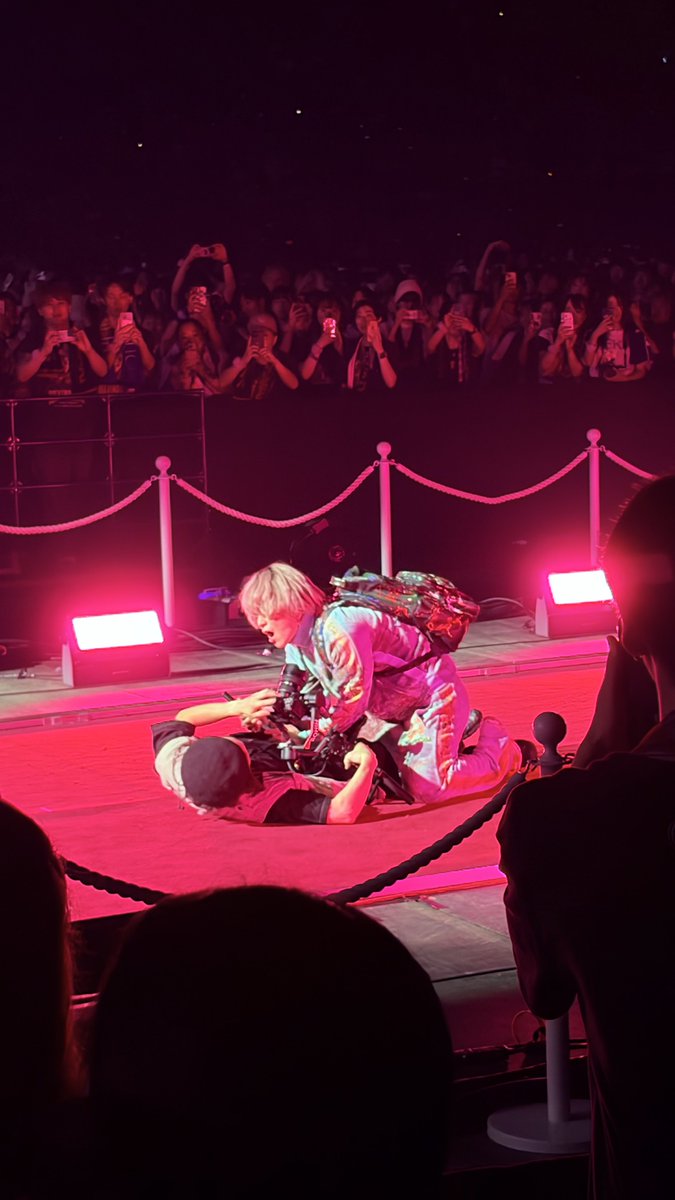 lucia_sekaowa's tweet photo. 大阪公演目の前で両角の殺人シーン起こった時のですライブで血の気が引いたの初めて。

 #THECINEMAネタバレ https://t.co/tnUP1H1FIR