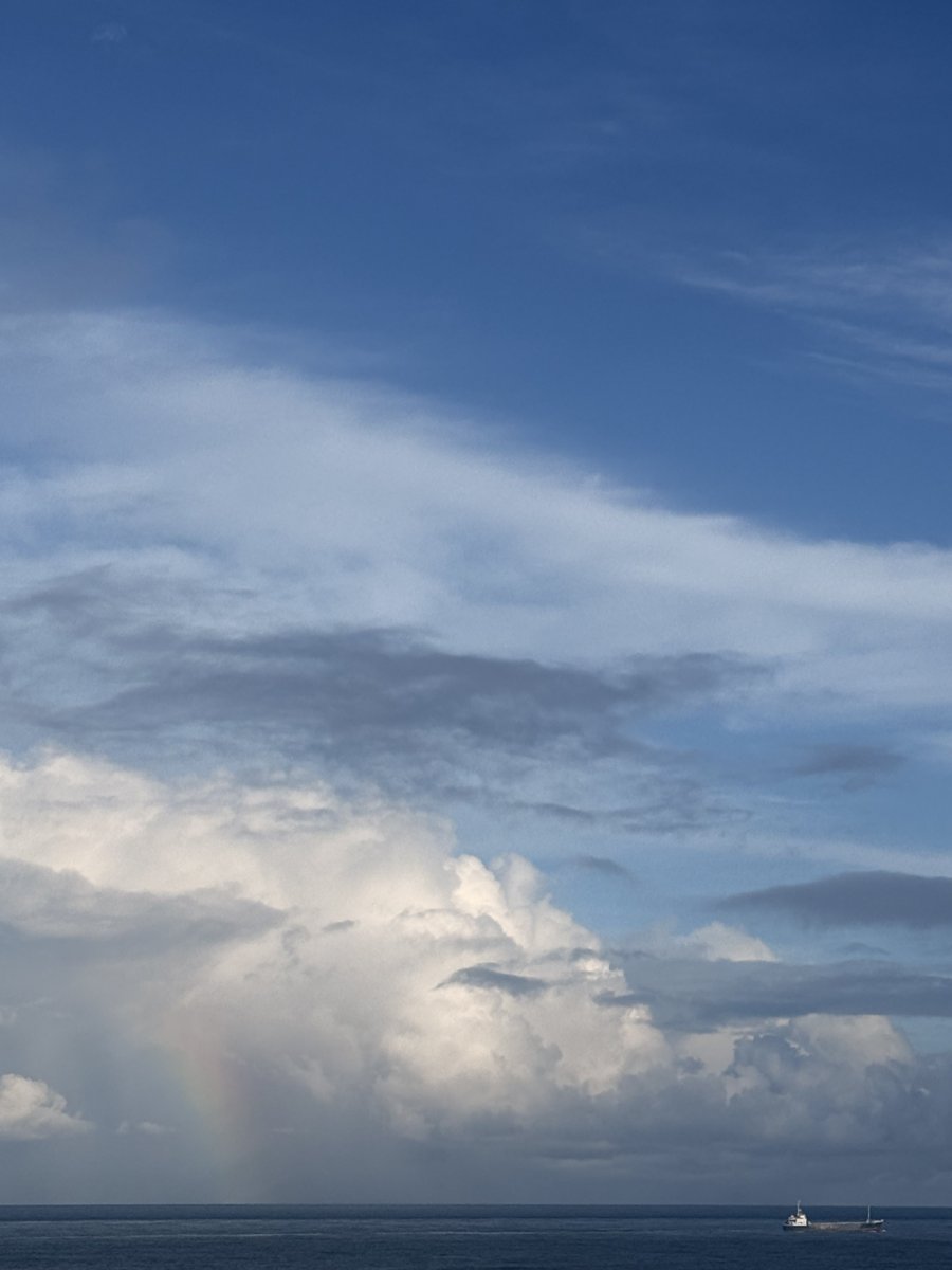choshitaiyo's tweet photo. 雨上がりの虹出てたよ🌈 https://t.co/Q4UcXRPJJR