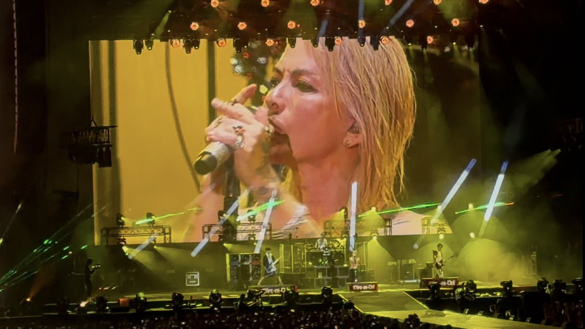 neil57407325's tweet photo. 大トリはL'Arc en Ciel🌈
フェスじゃないとまず観ないだろうから他を蹴って参戦
スケールが大きいながらも観客と一体となって進めるショウは初体験
曲も多彩で終始楽しかった
hydeに煽られひたすら走ったサークルピット参加者お疲れ様でした
（写真は撮影OKの時のです）
#SummerSonic2026 
#LArcEnCiel https://t.co/fGO1i09yWs