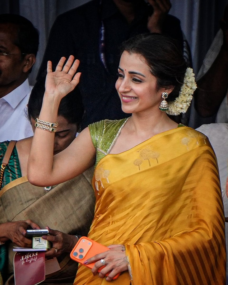 trishaoffl's tweet photo. 💛

@trishtrashers 📸
#Trisha #Trishakrishnan https://t.co/miSHktJRJl