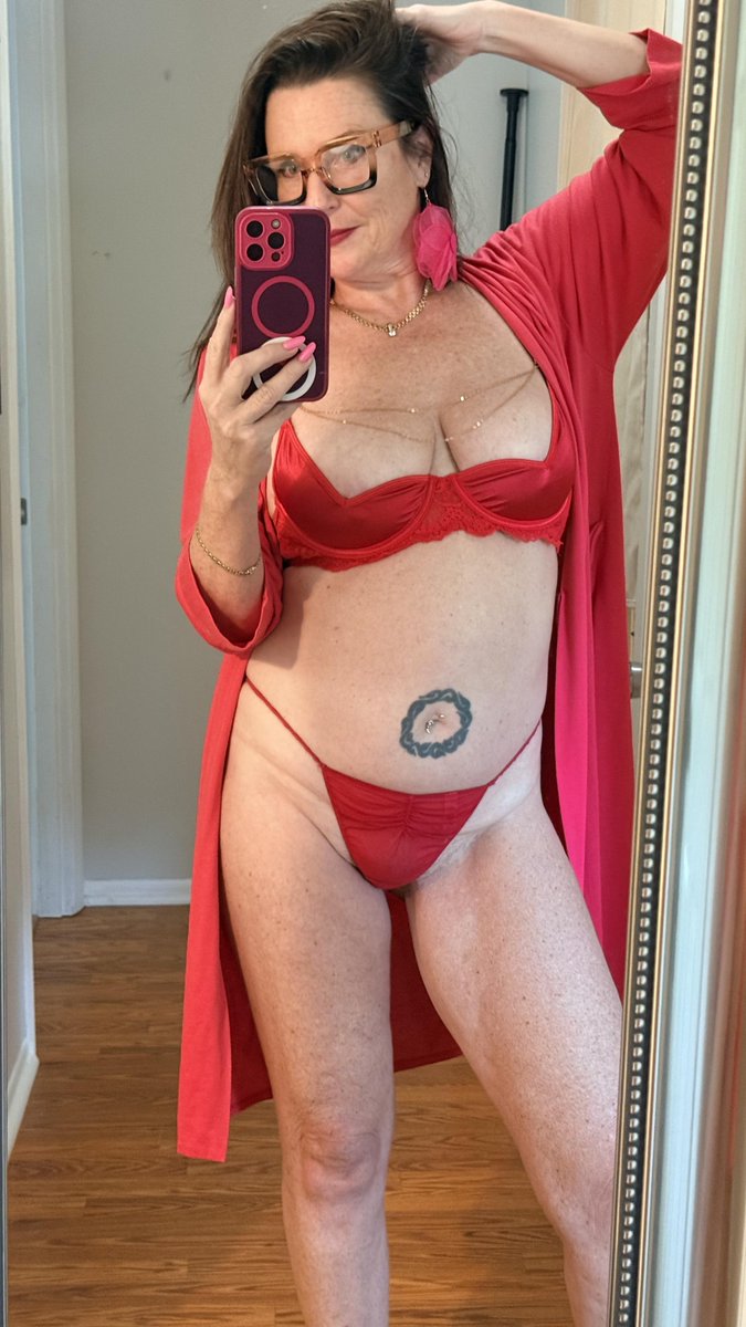 Space8L51f's tweet photo. would you spread or close em? https://t.co/YQA1o2Gzim