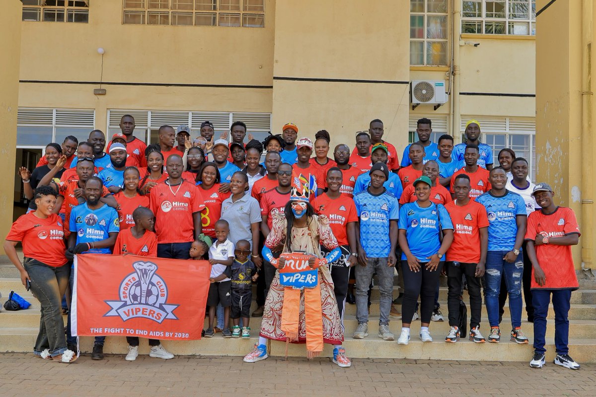 VipersSC's tweet photo. 𝘽𝙄𝙂 𝙃𝙀𝘼𝙍𝙏𝙀𝘿! 𝙉𝙊𝙏𝙃𝙄𝙉𝙂 𝘽𝙀𝘼𝙏𝙎 𝙂𝙊𝙊𝘿𝙒𝙄𝙇𝙇!!! ❤️✊🏿

This is what it means to wear the badge. Thank you to our supporters and fans who travelled to Mityana to serve the community. 

Your goodwill makes the Vipers SC family stronger. We are proud of you. 👏🏿

#VenomsUpdates || #OneTeamOneDream ||