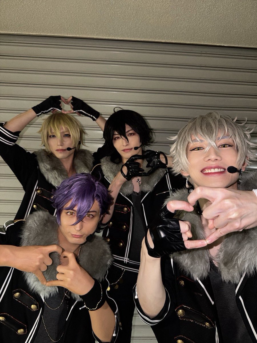 chihirookutani's tweet photo. 『あんさんぶるスターズ！THE STAGE』
-10th Anniversary LIVE-
これにて全公演終幕。

ずっとこの時を待ち続けてくれて
そしてパワーをくれて
本当にありがとうございました！

この4人であの時のように
またステージに立てて毎日が幸せだったよ。
またどこかで会える日まで。

またね♪
#あんステ https://t.co/HIvOw23rXI