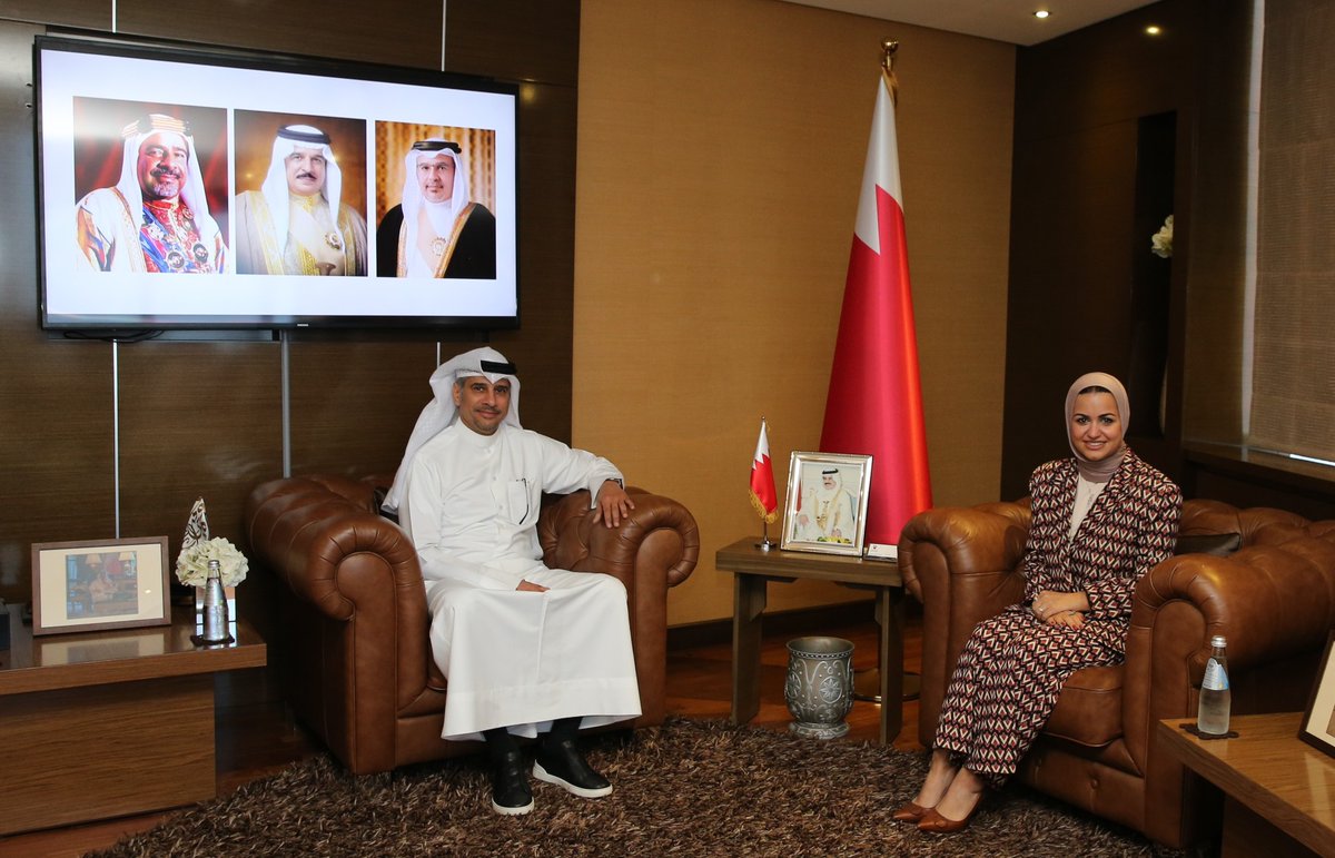 kuna_ar's tweet photo. وزير الدولة لشؤون الشباب والرياضة د. طارق الجلاهمة يبحث مع وزيرة شؤون الشباب البحرينية روان توفيقي تعزيز التعاون الثنائي المشترك

- أكد أهمية تبادل التجارب والخبرات الناجحة بين البلدين لتطوير البرامج والمبادرات الموجهة للشباب

https://t.co/LFl5doCmin

#كونا #الكويت https://t.co/AFy34zzMLm