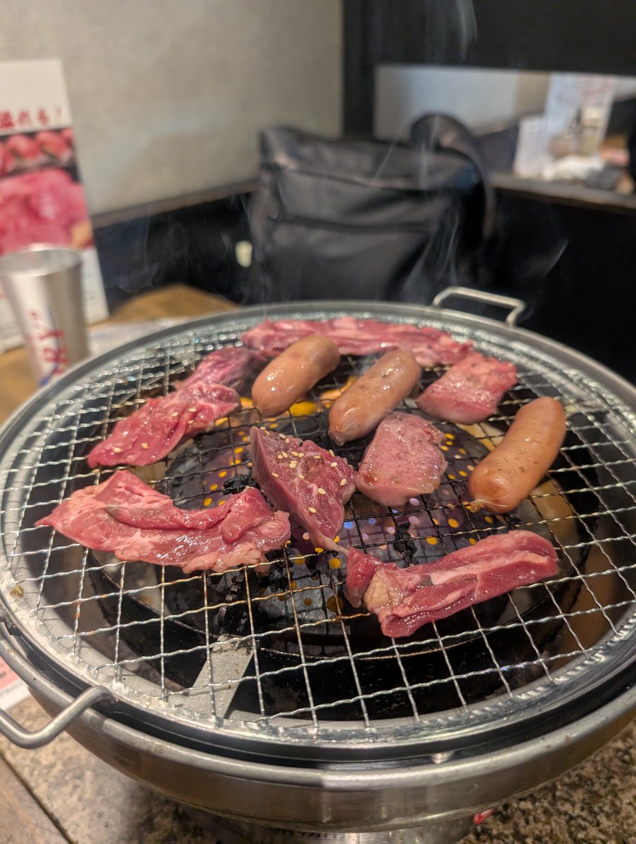 RDG_P2s's tweet photo. 【和牛たんじ】さん
牛タンがめちゃ食べたい気分だったのでパート２スタッフMさんと焼肉へ
牛タンは薄切りより分厚い派ですが
上にネギを乗せて焼く系のやつはどうやっても上手く焼けないから嫌いです(笑) https://t.co/WvlG5oz2dm
