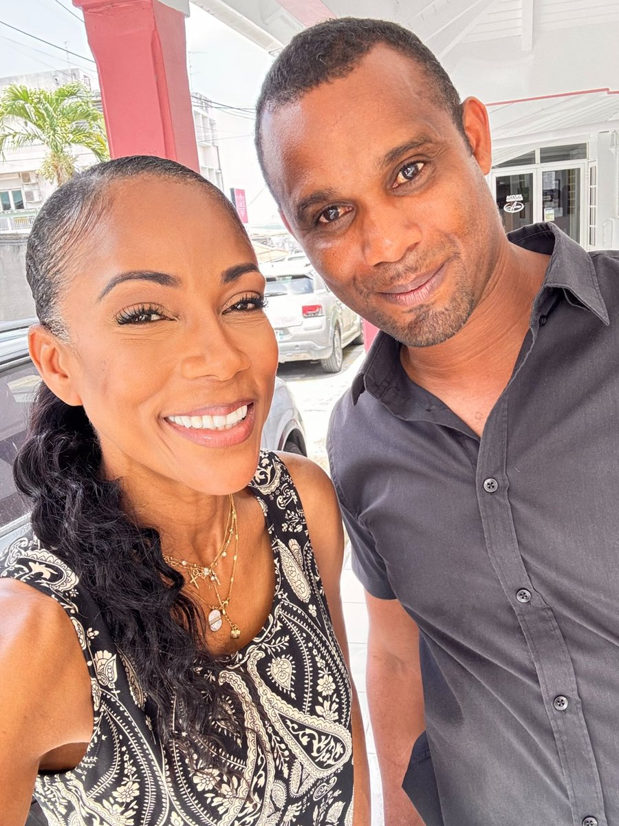 christine_kelly's tweet photo. Chefs d’entreprise, ingénieur, commerçants, Ces Guadeloupéens tous si chaleureux qui aiment leur pays merci pour ces échanges 💋👏🏽💋 à lire @leJDD https://t.co/Pqhl2cDE6j