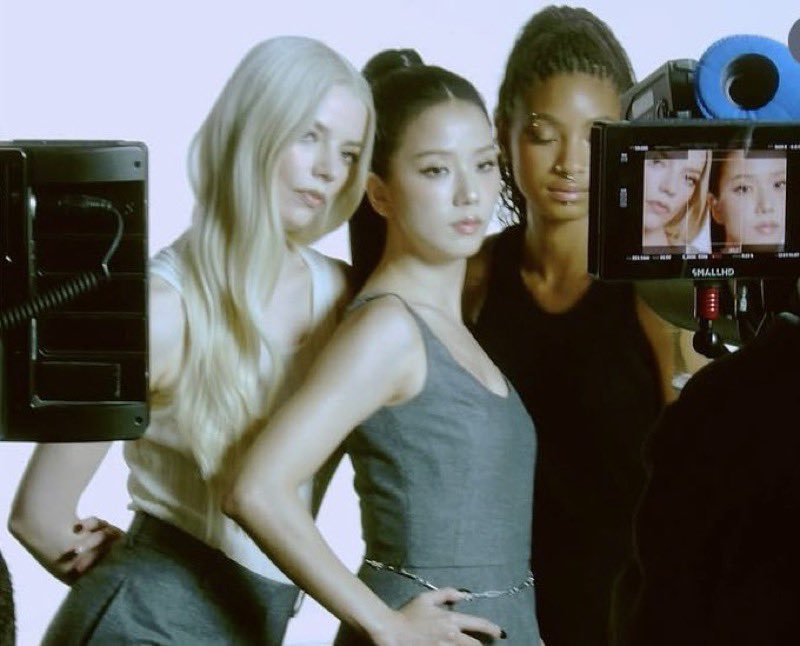 thalyonfilm's tweet photo. charlie's angels https://t.co/NWs2huIwIm