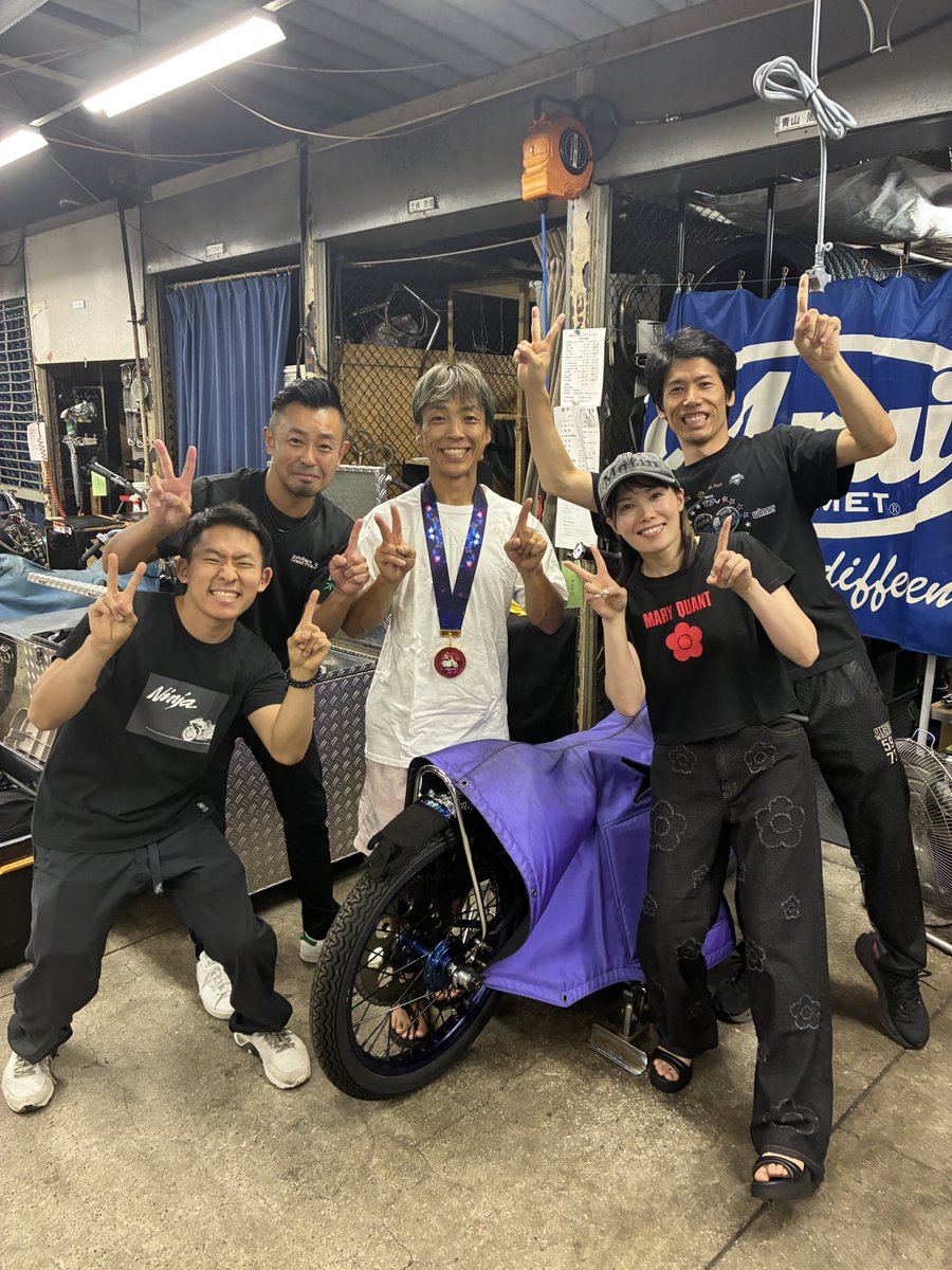 Bf6SpEfmYTuqxo7's tweet photo. オートレースグランプリ優勝戦🏆
優勝はトップスタートから10周回完璧な逃げを披露した青山選手がSG21回目の優勝を決めました🎊🥳
周平優勝おめでとう🎊㊗️
今節も6日間ありがとうございました😎
#伊勢崎オートレース
#青山周平
#オートレースグランプリ https://t.co/uxMrxTMwRB