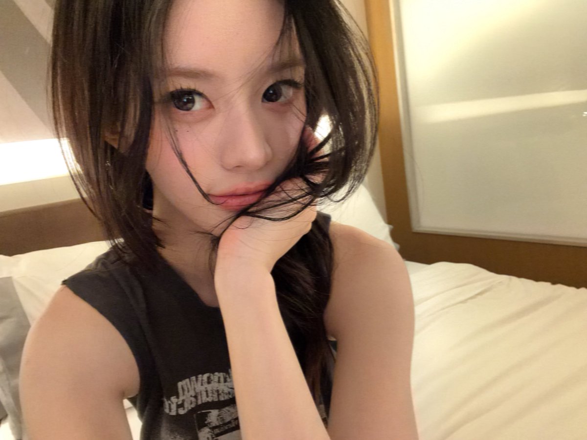 minjuspic's tweet photo. girl of my dreams https://t.co/tJJsG8mUpl