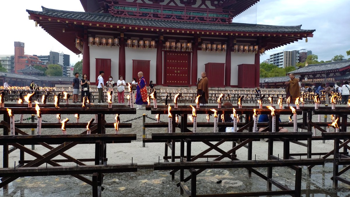 kimccccccchi's tweet photo. 本日は四天王寺で万灯供養でした
なかなか厳かでした https://t.co/6JAVThmS1U