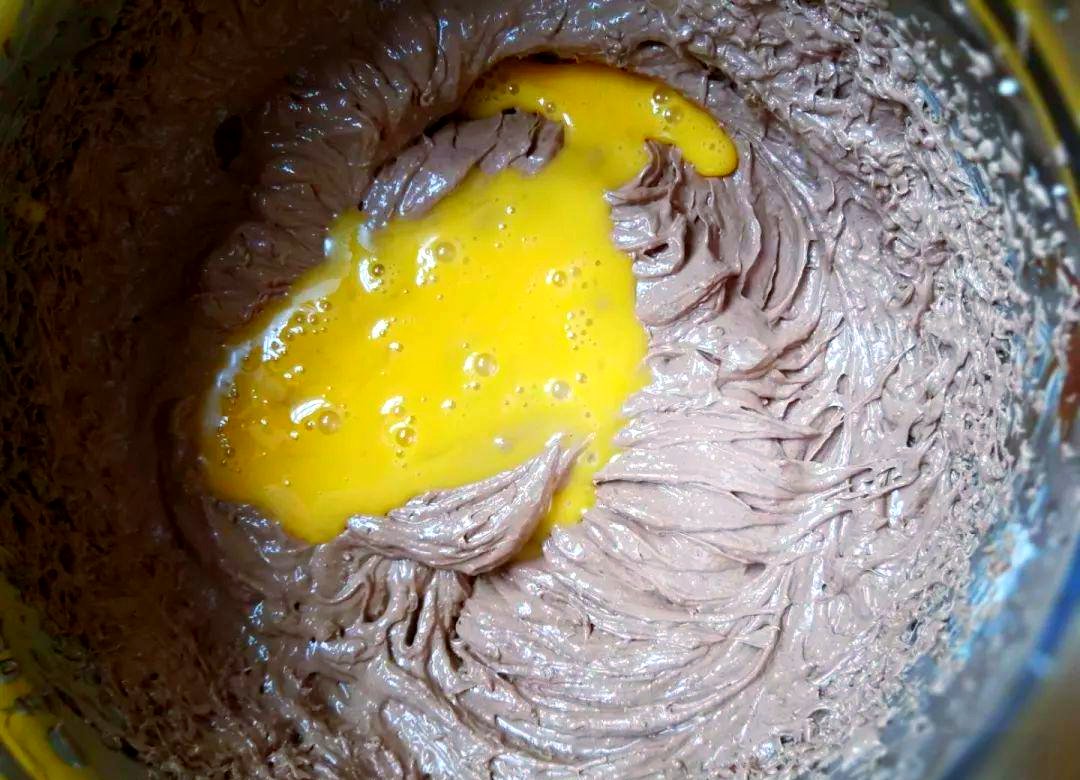 NamsonPatipat's tweet photo. Just spent the coziest Sunday baking chocolate chip cookies—warm, gooey, and the whole kitchen smells like heaven! Best weekend vibe ever. https://t.co/wY4AA5z7QC