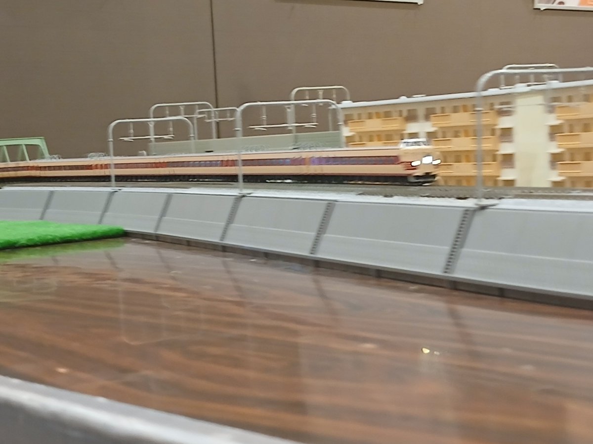 AMX011NEOZEON's tweet photo. 帰宅しました。
NゲージやHOゲージの走行はもちろん、貴重な時刻表や鉄道部品の展示など鉄分を沢山補給出来ました!!
(Nゲージ車両の写真がブレてるのは勘弁してください…。)

主催のぎふトレさんの創立20周年、おめでとうございます～!! https://t.co/FXbHWki6JC