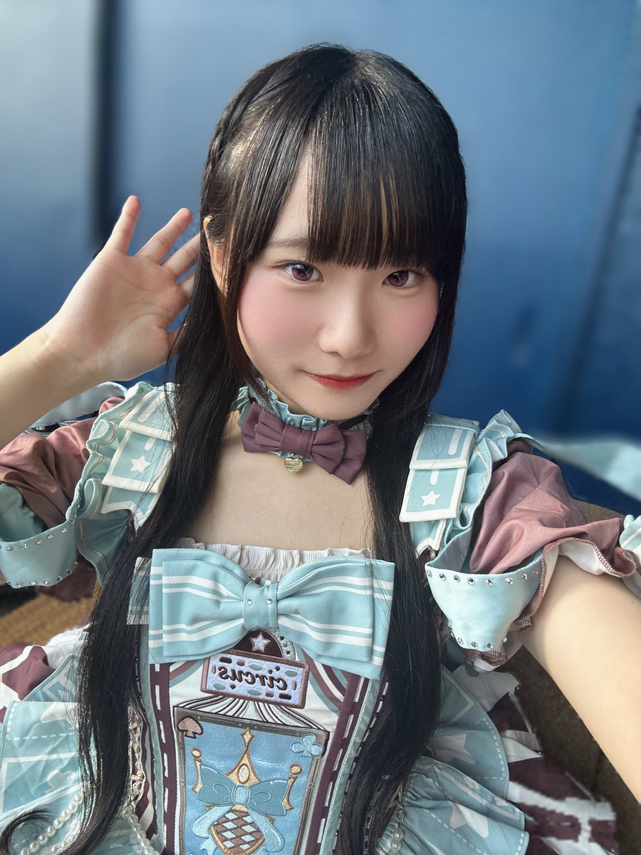 Neige_como's tweet photo. 昨日1公演目と2公演目で髪型変えたんだー♪
かわいい ?♡
#Resuit
#アイドル #大阪アイドル #高校生アイドル https://t.co/zVH9OllutM