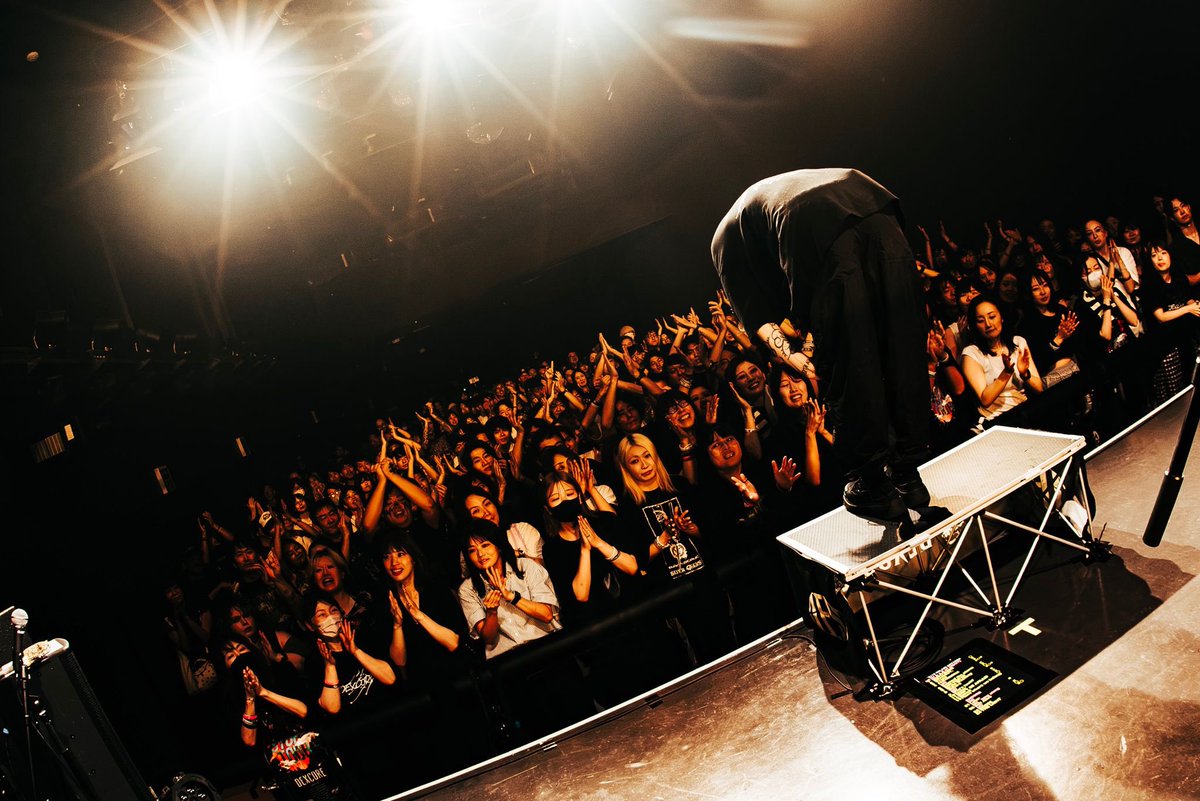 kagami_dexcore's tweet photo. BTS tour完走！
みんな集まってくれてありがとう。
このツアーに関わってくれた人達みんな本当にありがとう。

幸せでした！

📷 by @imyousukefujita https://t.co/Fu7qGzi88t