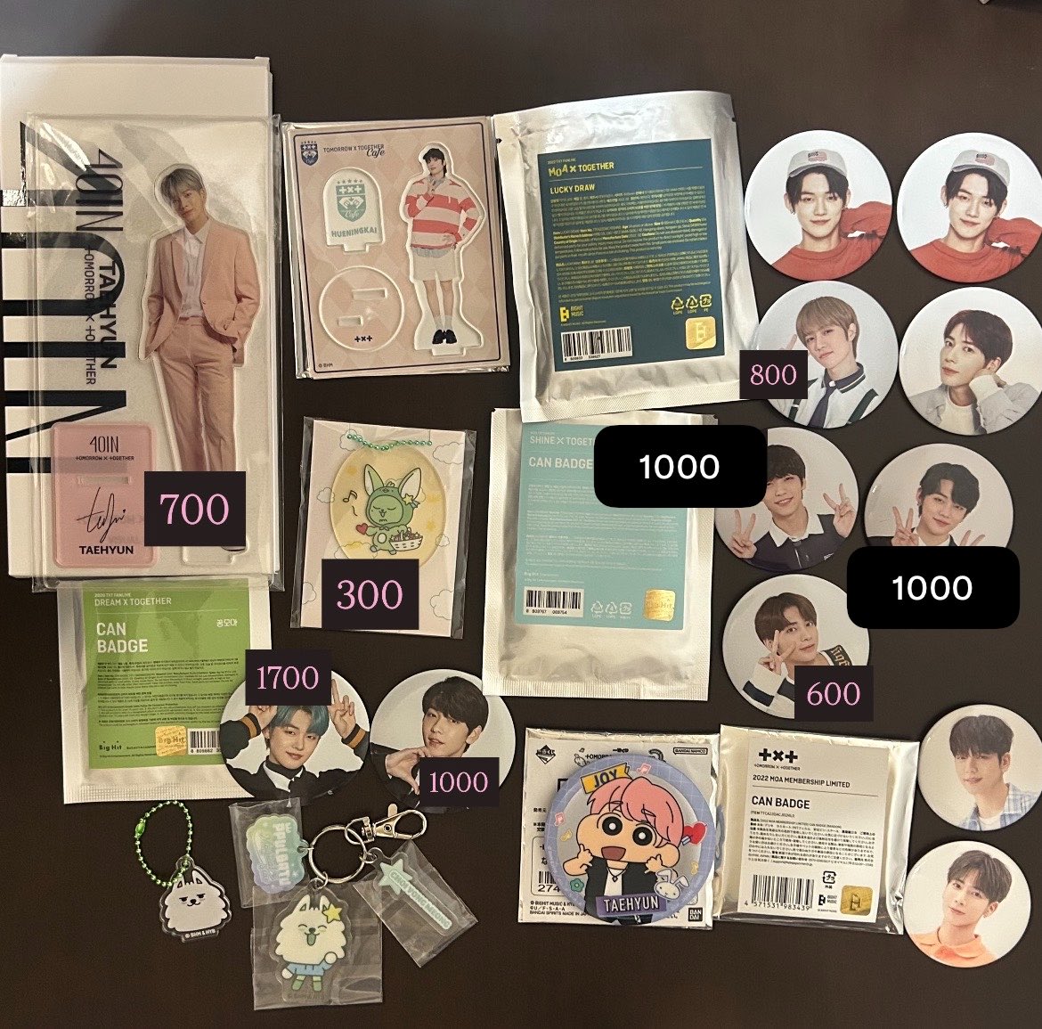 2004__rc's tweet photo. TXTグッズ卒のため 買取

譲▶︎画像3枚
求▶︎買取PayPayマネラ❌

1.2枚目値段書いてあるもの以外定価➕送料
3枚目未開封 5枚で2000円➕送料

ものによってはお値段ご希望に添えるようにいたしますのでお気軽にお声かけください☺️ https://t.co/iC9VkXEYGE