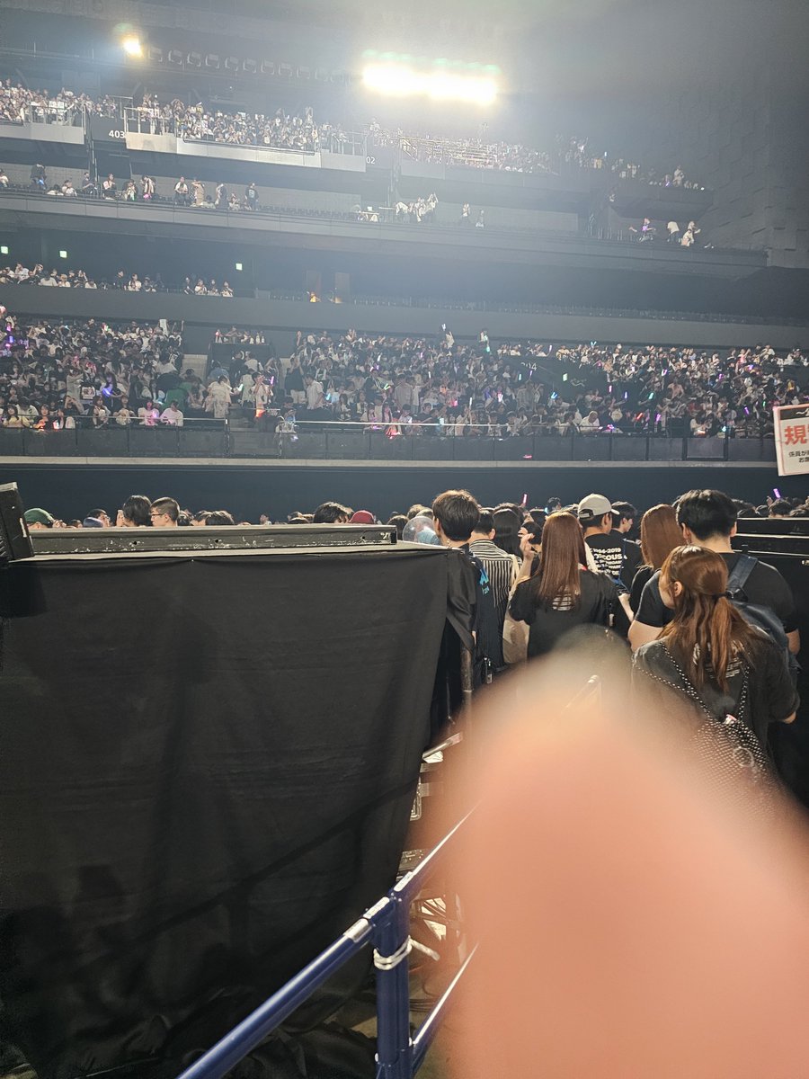 kobato11201's tweet photo. 花道が真隣の神席でした(^o^)

#櫻坂46_Whatslonesome https://t.co/X0ebvpXzi3