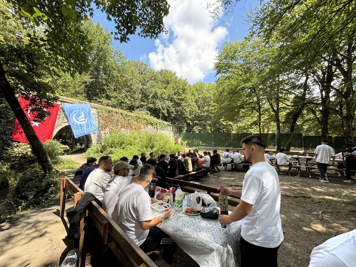 SametKaragl25's tweet photo. İstanbul Ülkü Ocakları 3. Bölge Başkanlığı olarak, Bölge Ocaklarımız ile bir araya gelerek piknik organizasyonumuzu gerçekleştirdik.

Tüm gençliğimizi programlarımıza katılmaya, Ocağımıza davet ediyoruz🇹🇷

@ayyildirim1 
@Aalparslandogan 
@MuratYukselMY https://t.co/qExCRwVlO1
