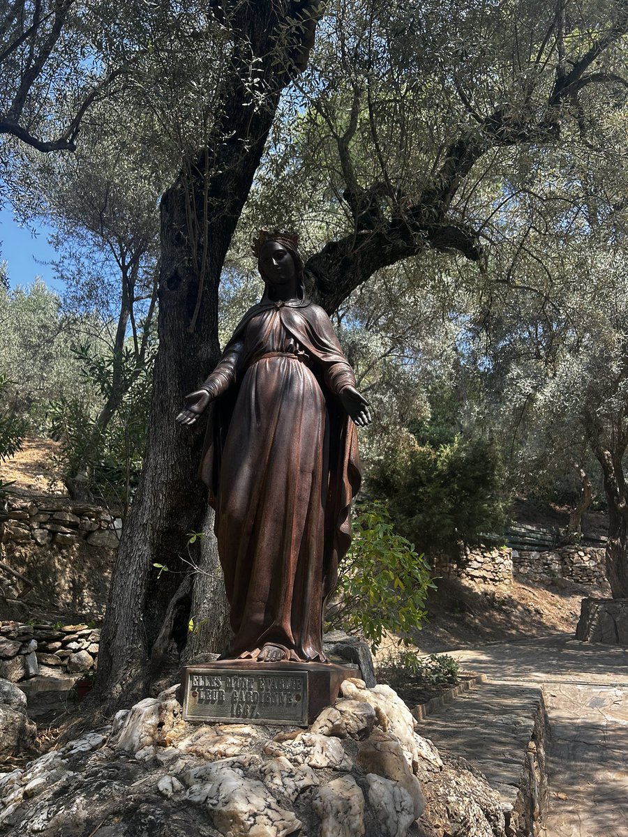 marceliiine98's tweet photo. virgin mary https://t.co/xslvRAndAe
