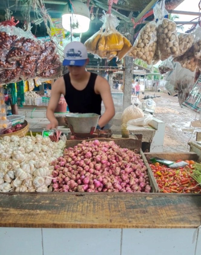 fazgalery's tweet photo. formasi lengkap asep ayam, imam bawang, dani ikan, dan yudi coconut langganan shottiesna https://t.co/OUA7Ly8YAK