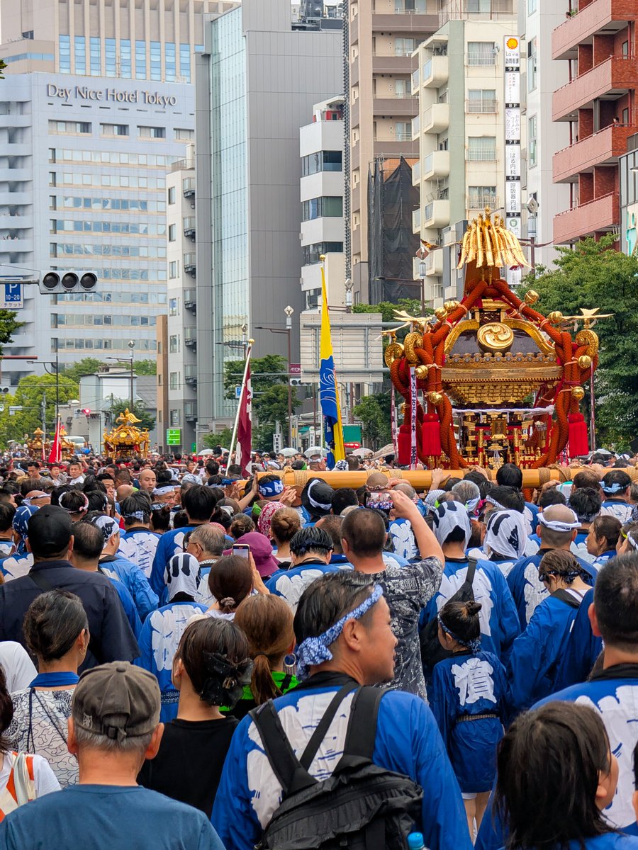 cai_ring222's tweet photo. 深川八幡祭り(富岡八幡宮例大祭)
岩崎宏美親分・生誕の地！！！
今年は3年に一度の本祭り､神輿連合渡御では54基のお神輿の大パレード｡
さすが江戸三大祭りの一つ､､､
スケールが大きくて､終始大興奮でした👏ﾌﾞﾗﾎﾞｰ https://t.co/aNUPd6KHW3