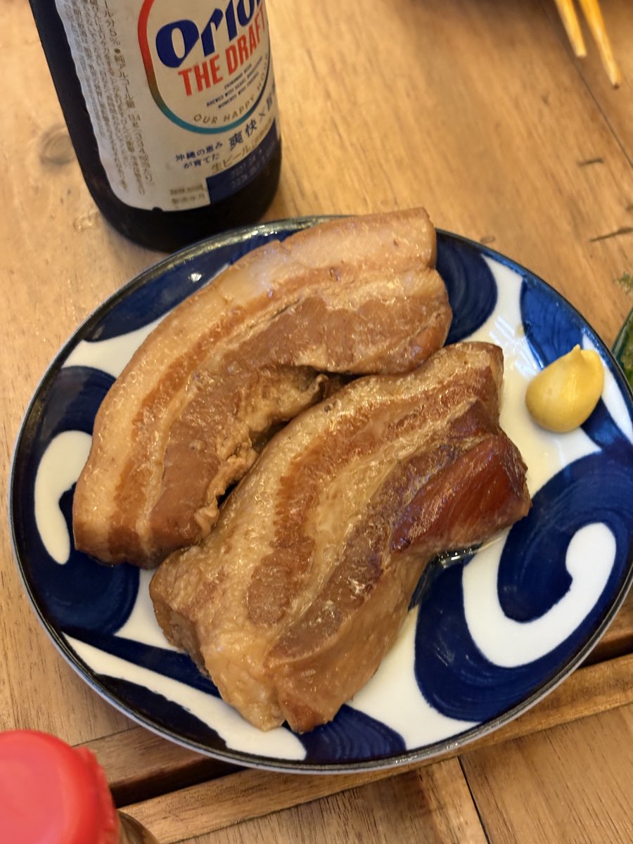 nogebero's tweet photo. 野毛で沖縄気分を味わえる「沖縄酒場じゅにまーる」へ🌺
タコライスは文句なし！
ラフテーは崩れるほど柔らかくとろける味わい。
いきなり〆ステーキはガツンとニンニクが効いている！
楽しむための「3つのポイント」も合わせて記事にまとめました。
ぜひご覧ください👇
https://t.co/54gmXlnHI7 https://t.co/vukcXgvLlZ