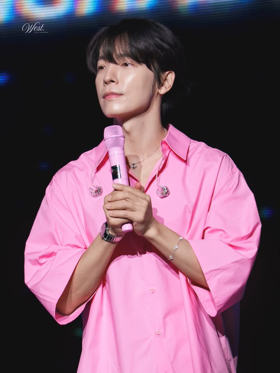 ShaleHaeHae's tweet photo. ALIVE in Macau

hottie 🖤                               baby 🩷

#DONGHAE #동해

cr. west.ianson https://t.co/dpq81NvibV