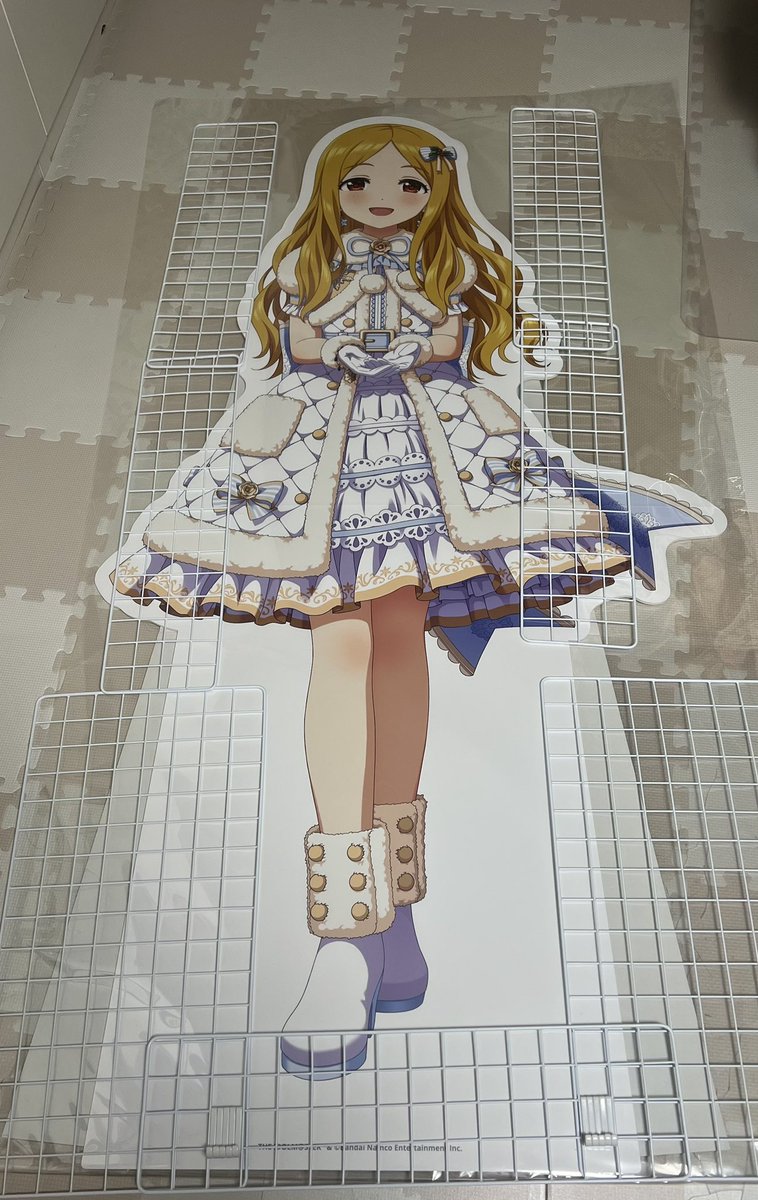 Gyony's tweet photo. 悲報。結束バンド買い忘れてた。
あと等身大だし150cm+αかなと思ったら175cmあってネット足りなかった。

ついでに部屋が狭い。 https://t.co/puUNroc4Pq