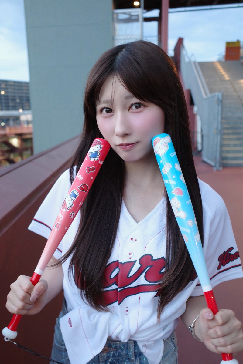 yamamoto_anna_'s tweet photo. 2日間マツダスタジアムに
カープの応援に行ってきました〜！❤️

シナモンくんユニホーム🩵

どっちも勝った〜💪🏻
登場曲をイコラブに
してくださってる斉藤投手の
本拠地初勝利とプロ初安打も見れて
うれしかったです🥺✨

それ行けカープも見れたよ🎶 https://t.co/zFXcBK9jum