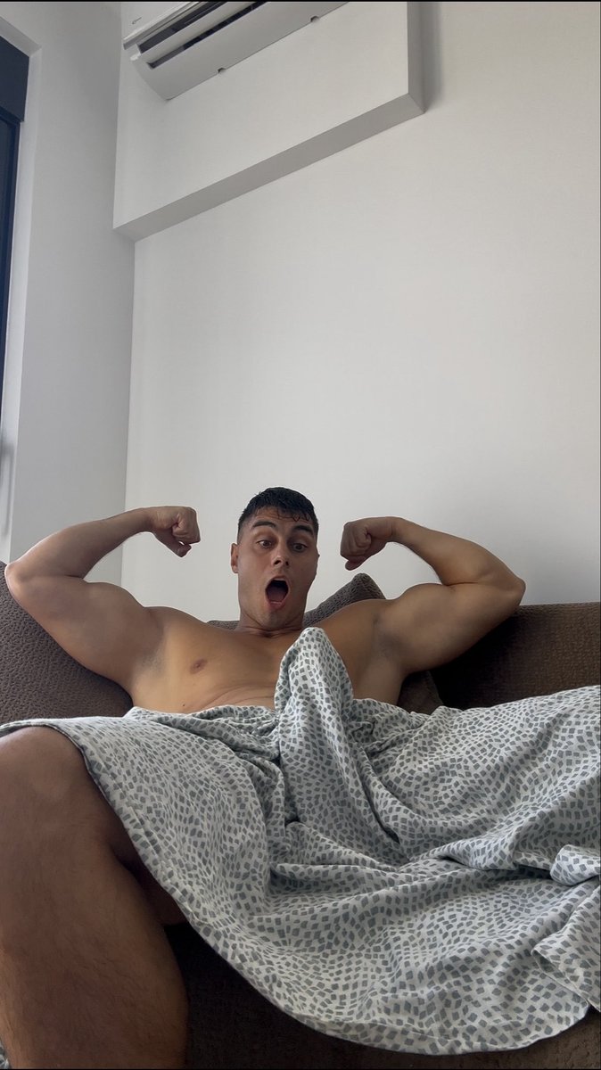 ludibratt's tweet photo. treba mi neka poslušna drolja da dodje i proguta mog burita kao niko do sad! 🌯👅

na sajtu je ceo snimak 😈 https://t.co/0AXpT44fXi https://t.co/LmHyxVNhmE