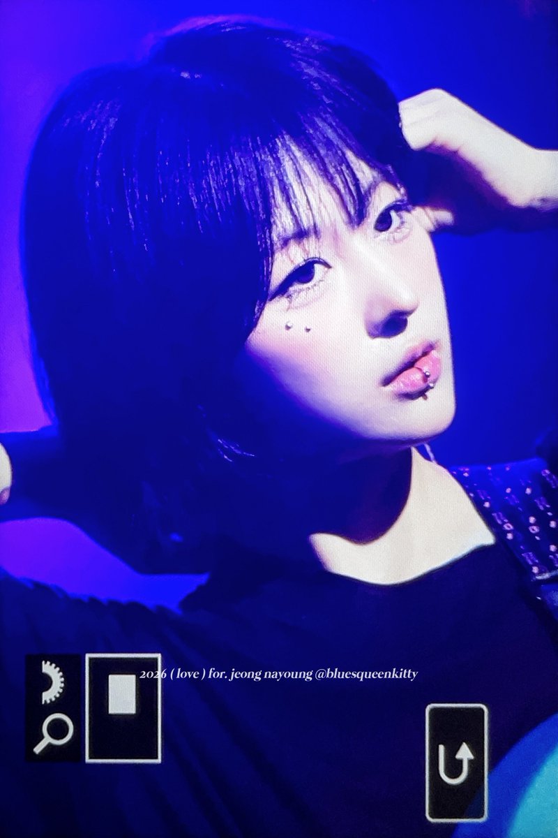 bluesqueenkitty's tweet photo. 260816 전주얼티밋뮤직페스티벌 pre

#더픽스 #THEFIX #정나영 #JUMF https://t.co/FEQlwgUNU1