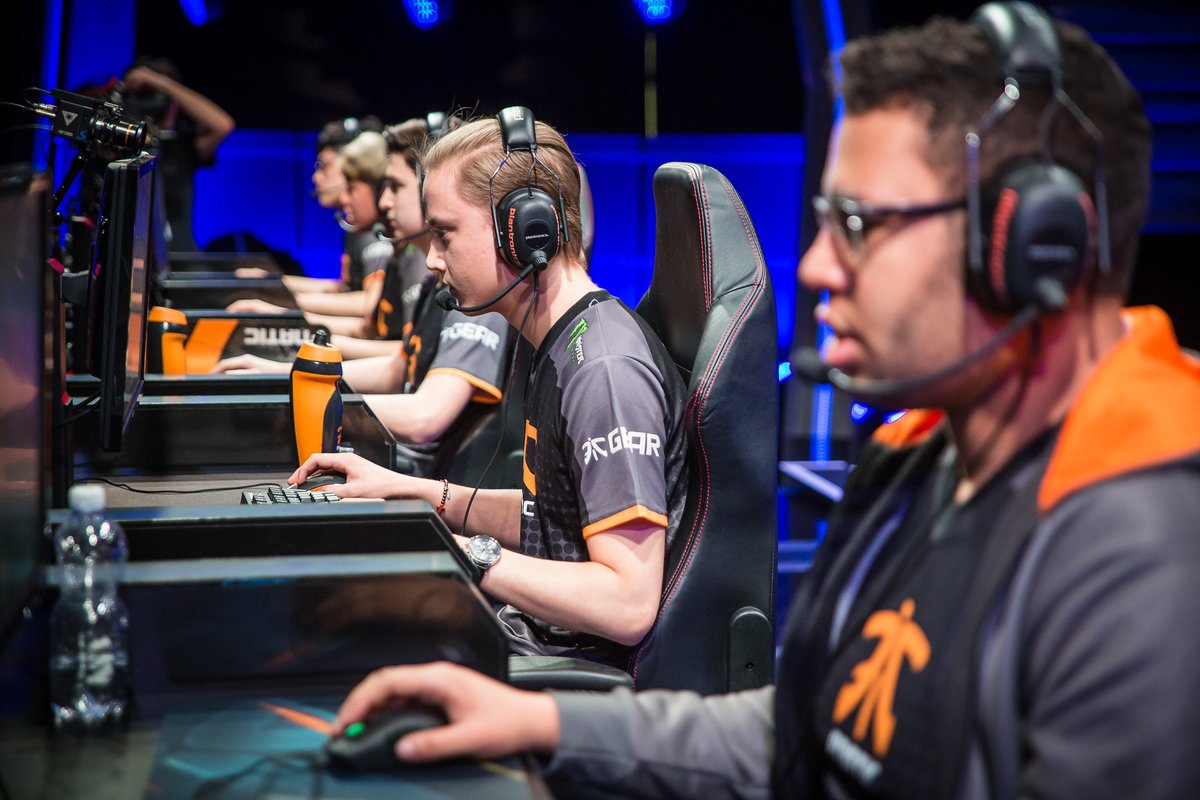 LEC's tweet photo. G2 78 - 50 FNC

A rivalry spanning over a decade, the first edition going G2's way, the most recent one taken by FNATIC ✍️

Who takes it today? https://t.co/LjfT5PXCFJ