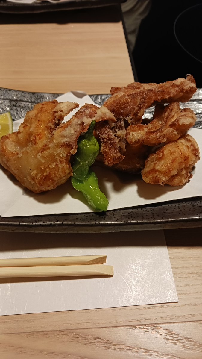 hyperranran's tweet photo. 友達とふぐのコース料理行ったよ〜
お刺身も鍋も美味しかったよ🥰
#兎未るき https://t.co/8rpTWfRHtx