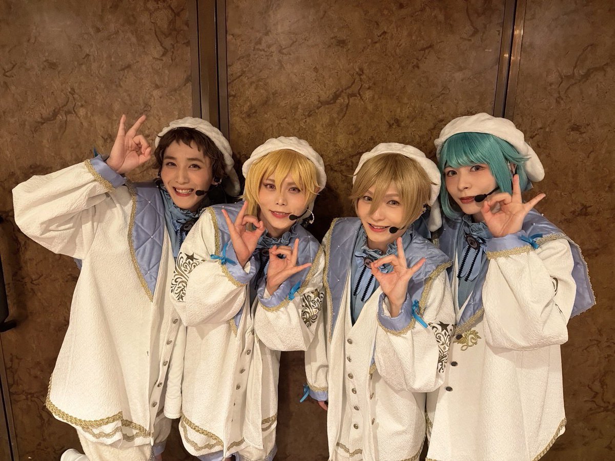 nagato1215's tweet photo. 『あんさんぶるスターズ！THE STAGE』
-10th Anniversary LIVE-
大千穐楽！！
全12公演ご来場頂いた皆さん、配信でご視聴頂いた皆さん、本当にありがとうございました🩵

沢山の声援、ペライトやうちわでの応援に凄くパワーを頂きました！
素敵な景色を見せてくれて幸せをくれてありがとう🐰
#あんステ https://t.co/B6AuhWDE19