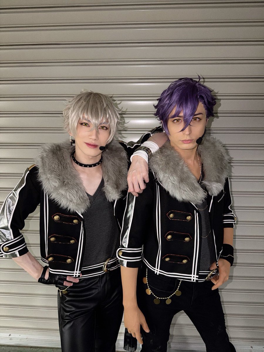 akira_no_twi's tweet photo. 『あんさんぶるスターズ！THE STAGE』
-10th Anniversary LIVE-

全ての公演が無事終了いたしました。
ご来場、ご視聴いただいた全ての皆様に心から感謝申し上げます。

初めてあんステに出演し���から10年。
またこうやって同じUNDEADのメンバーで皆様の前に立つことができたのは本当に奇跡なんだなと思います。

皆様の応援あってこそです。
本当にありがとうございます。

稽古から本番中まで、
ずっと4人で笑って笑って、
真剣に取り組んで踊って歌って、
本当に楽しかった。

3人にも感謝。
ありがとう。

載せきれない写真はinstaに。
後日。

改めまして、
皆様のたくさんの愛を本当にありがとうございました。