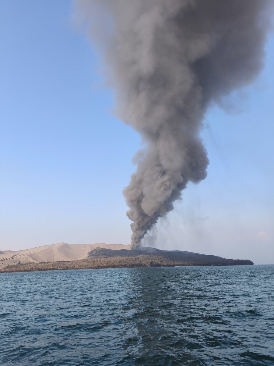 akaratxt's tweet photo. @kntgmekdi gunung anak krakatau 🗿 https://t.co/qN9lXmTGP6