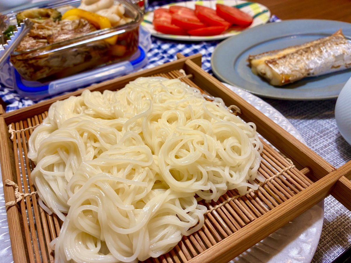 fufu_ridill's tweet photo. 夏！

お土産でいただいた生素麺、コシが強くて乾麺とは全然違った

久しぶりに焼いた太刀魚も良い感じでした🐟 https://t.co/oZWa5Ab4kJ