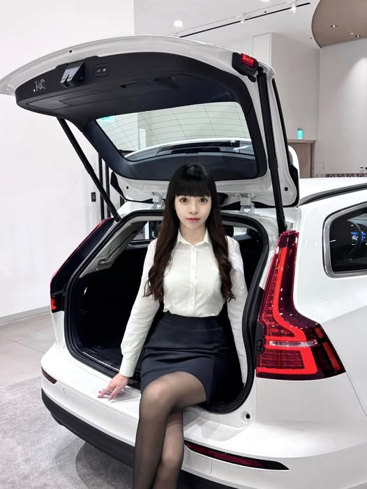 0n57z's tweet photo. 有人問我：
「做汽車業務是不是很自由？」
自由嗎？
手機24小時不能關、
客人半夜傳訊息要回、
假日比平日更忙。
這份工作最大的壓力，
就是每個月都要重新開始。
#汽車銷售 #業務人生 #生活不容易 https://t.co/bsLB8520ki
