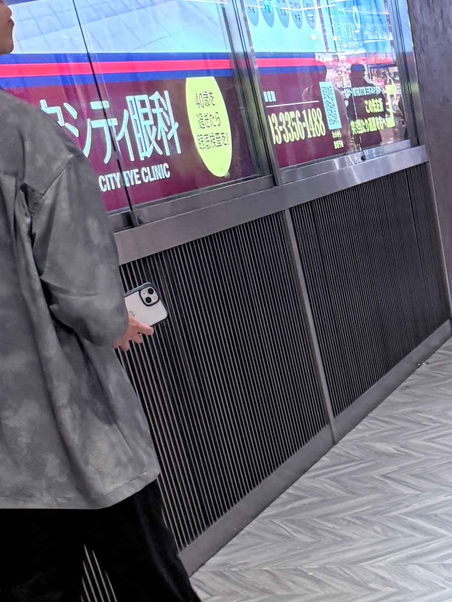 0309ruka's tweet photo. デニムパンツ(ロング)履いてても新宿駅では盗撮してくる男います🙀❕❕
これで盗撮されるなら全員盗撮されるよ‼️
顔撮れなかったけど女の子達気をつけてください😭😭ほんこわ https://t.co/6o2nvl1nQw