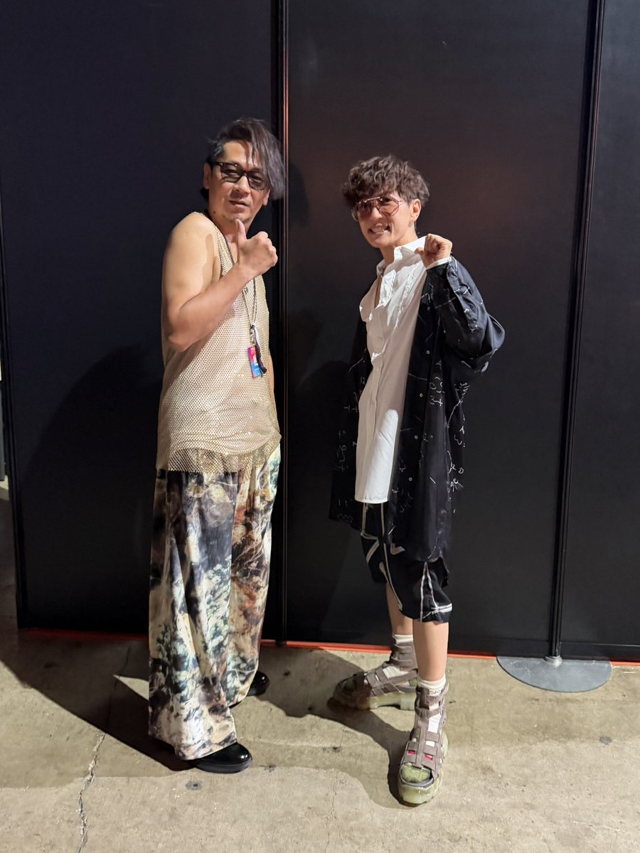 TETSUYA_STAFF's tweet photo. kenちゃんと✌️

SUMMER SONIC 2026
最高の夏でした☀️

#SUMMERSONIC
#LArcenCiel
#おさなな https://t.co/QpHh1LAN1I